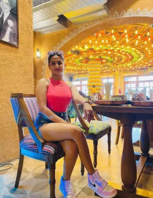 ruhi - Mumbai Call Girl